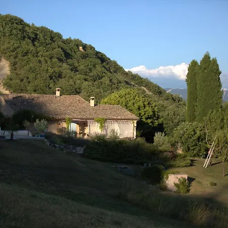 Mas Tulipe De Soie Bed & Breakfast