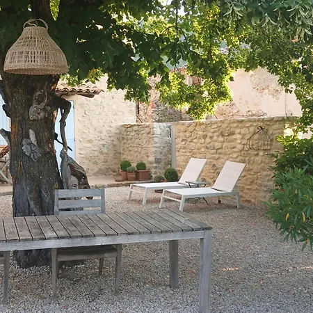 Mas Tulipe De Soie Bed & Breakfast 3*