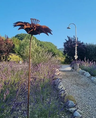 Mas Tulipe De Soie Bed & Breakfast 3*